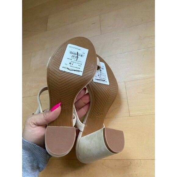 Bp faux suede sandal heels sz 7 - FLAW - mark on front see pic - Picture 4 of 5